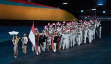 Kontingen Indonesia mengikuti Pawai Pembukaan SEA Games Thailand 2025.