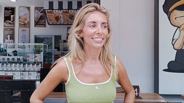 Pemeran Film Dewasa Inggris Bonnie Blue Dideportasi dari Bali. 