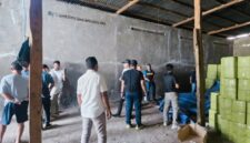 Polres TTU dan Bea Cukai Sita Ribuan Bal Rokok Ilegal.