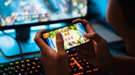 Ilustrasi Seorang Anak Remaja Sedang Bermain Game. 