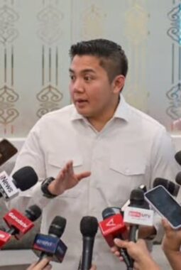 Seskab Bantah Isu Presiden Prabowo Pakai Dua Pesawat saat Kunjungan Luar Negeri