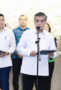 Menaker Ingatkan Perusahaan, THR 2026 Harus Dibayar Penuh