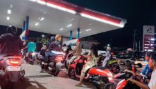 Pengendara Antrean BBM di salah satu SPBU di Kota Jambi. 