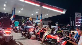Pengendara Antrean BBM di salah satu SPBU di Kota Jambi. 