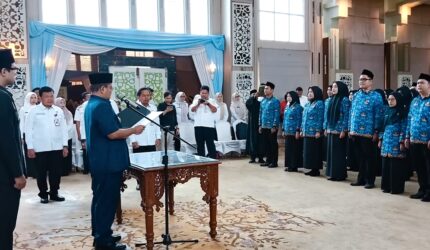 Wako Maulana Lantik 43 PNS Baru.